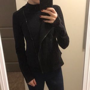 Lululemon jacket NWOT with removable hood size 6